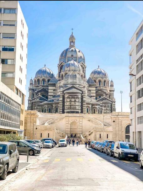 Appartement Le Leca, Typiquement Marseillais -75m2 *